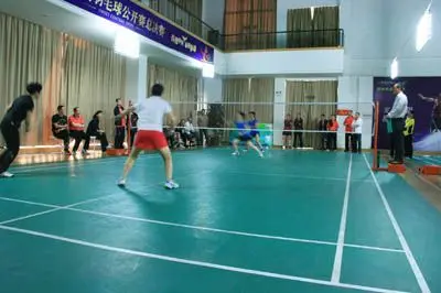 场足球比赛 场足球比赛